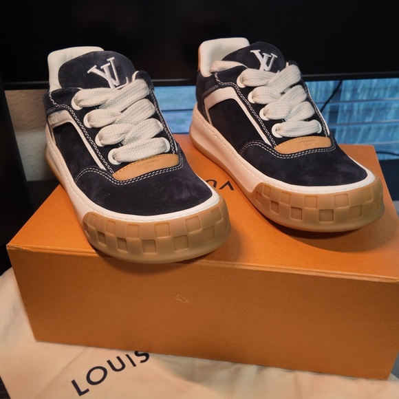 Louis Vuitton LV Tilted sneakers - Picture 2 of 4